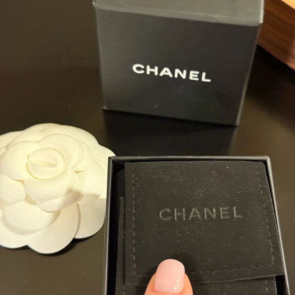 Authentic Chanel Gold Earrings 2022/2023 CC drop Chanel Earrings Gold plated - Picture 7 of 10